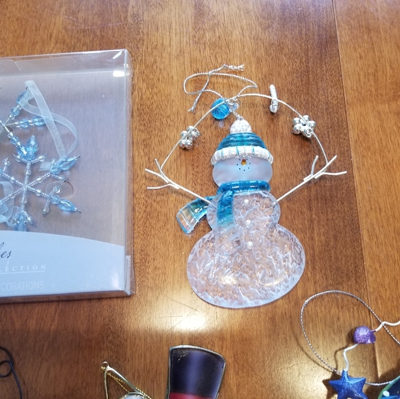 Mixture of Snowman and Snowflake ornaments - Picture 3 of 8